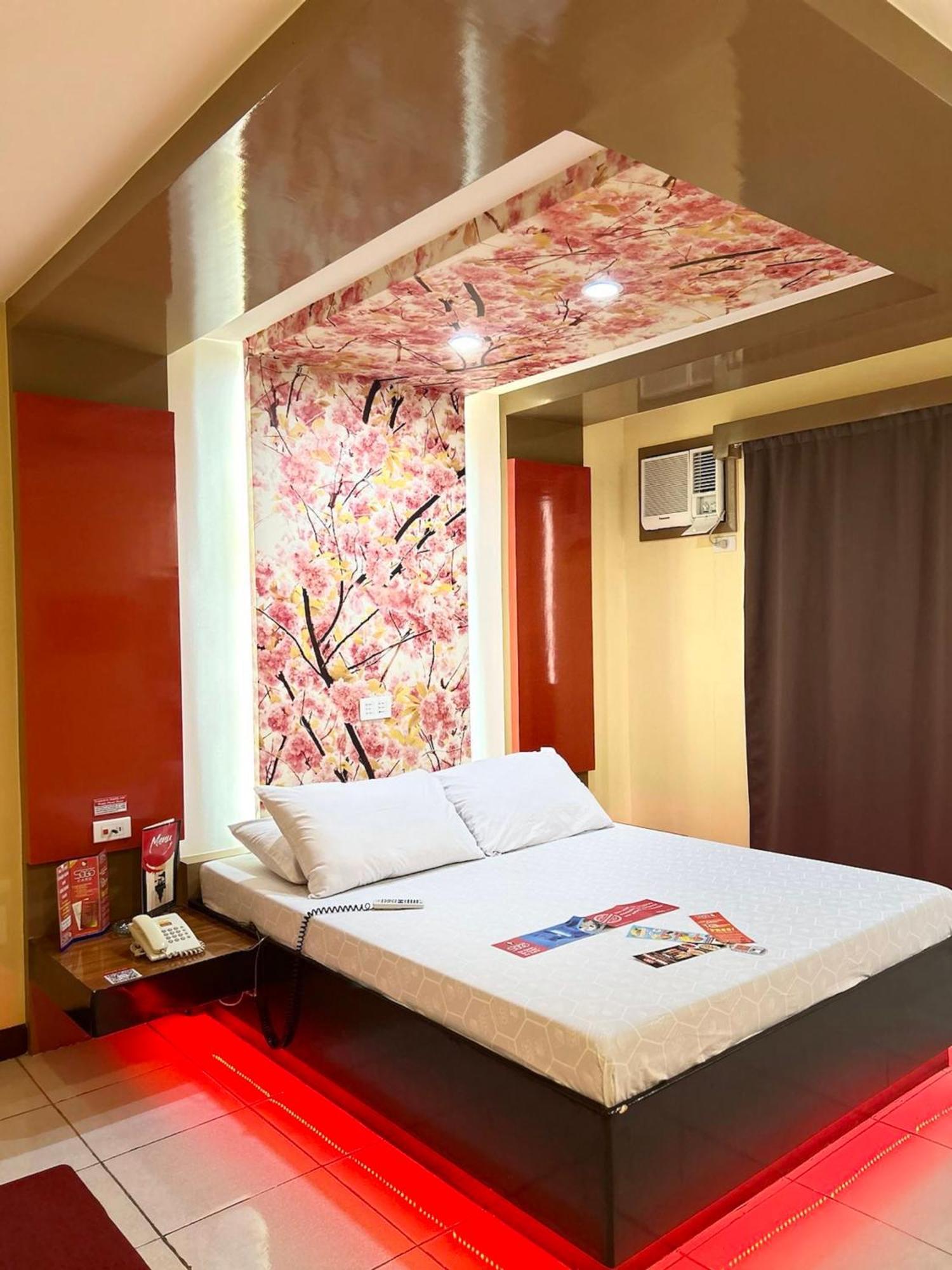 Hotel Sogo Sta Rosa Санта-Роса Экстерьер фото